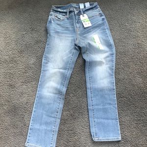 Mid rise, straight jeans